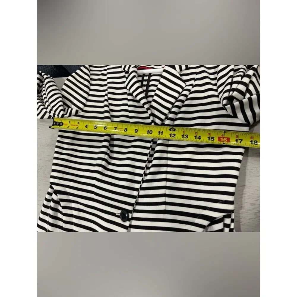 Elle stylish blazer